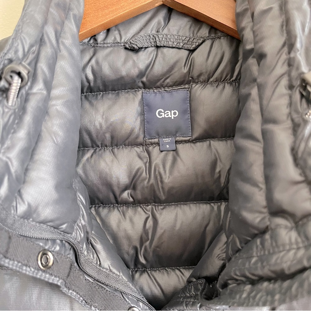 GAP | Black Puffer Vest (S) - Picture 2 of 10
